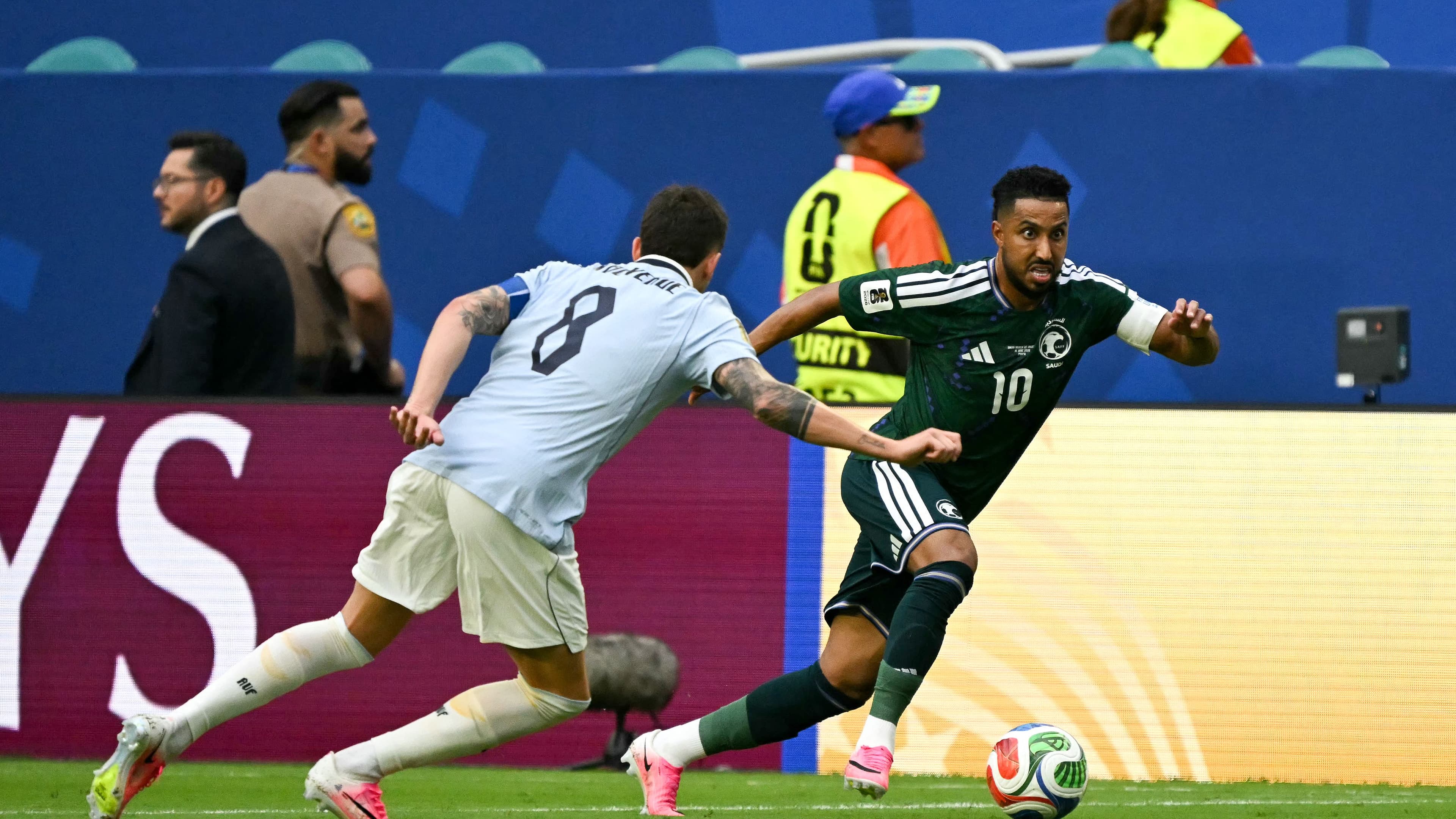 فيديو.. أسطورة العراق يُحذر السعودية: إسبانيا لن تتهاون أمامكم